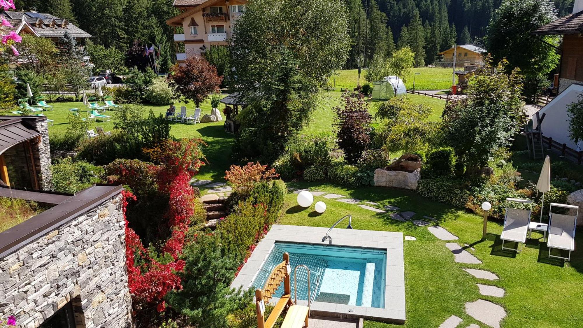 Hotel Gran Paradis Campitello di Fassa Exterior foto