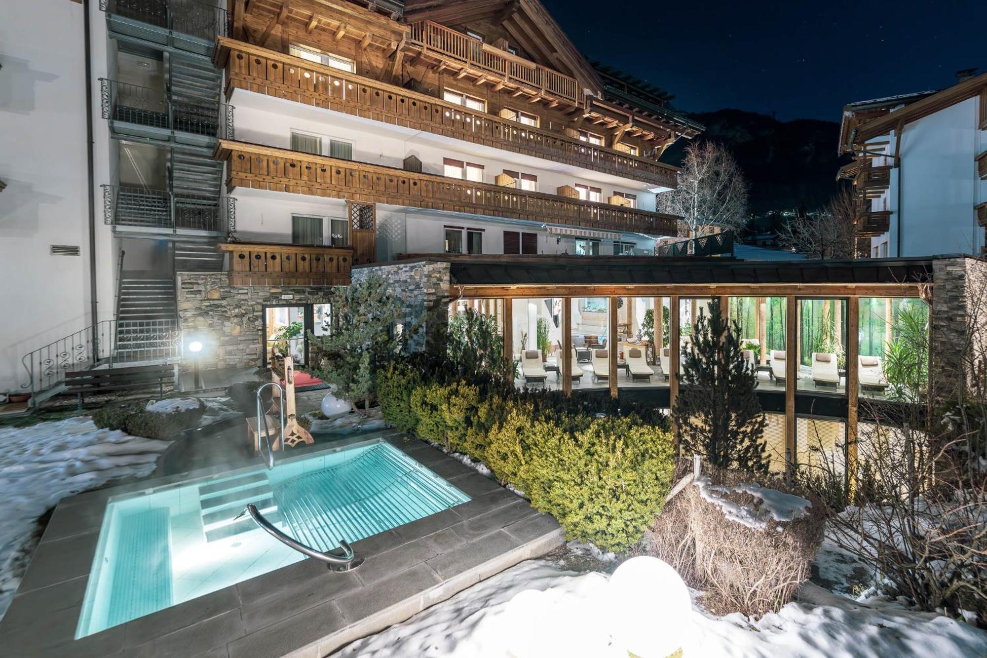 Hotel Gran Paradis Campitello di Fassa Exterior foto